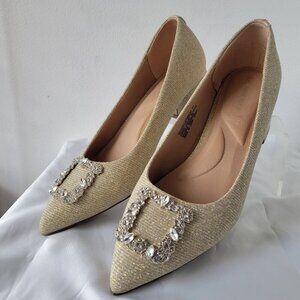 ANNE KLEIN NAMBI GOLD METALLIC SPARKLE RHINESTONE VAMP PUMP (Size: 8M)